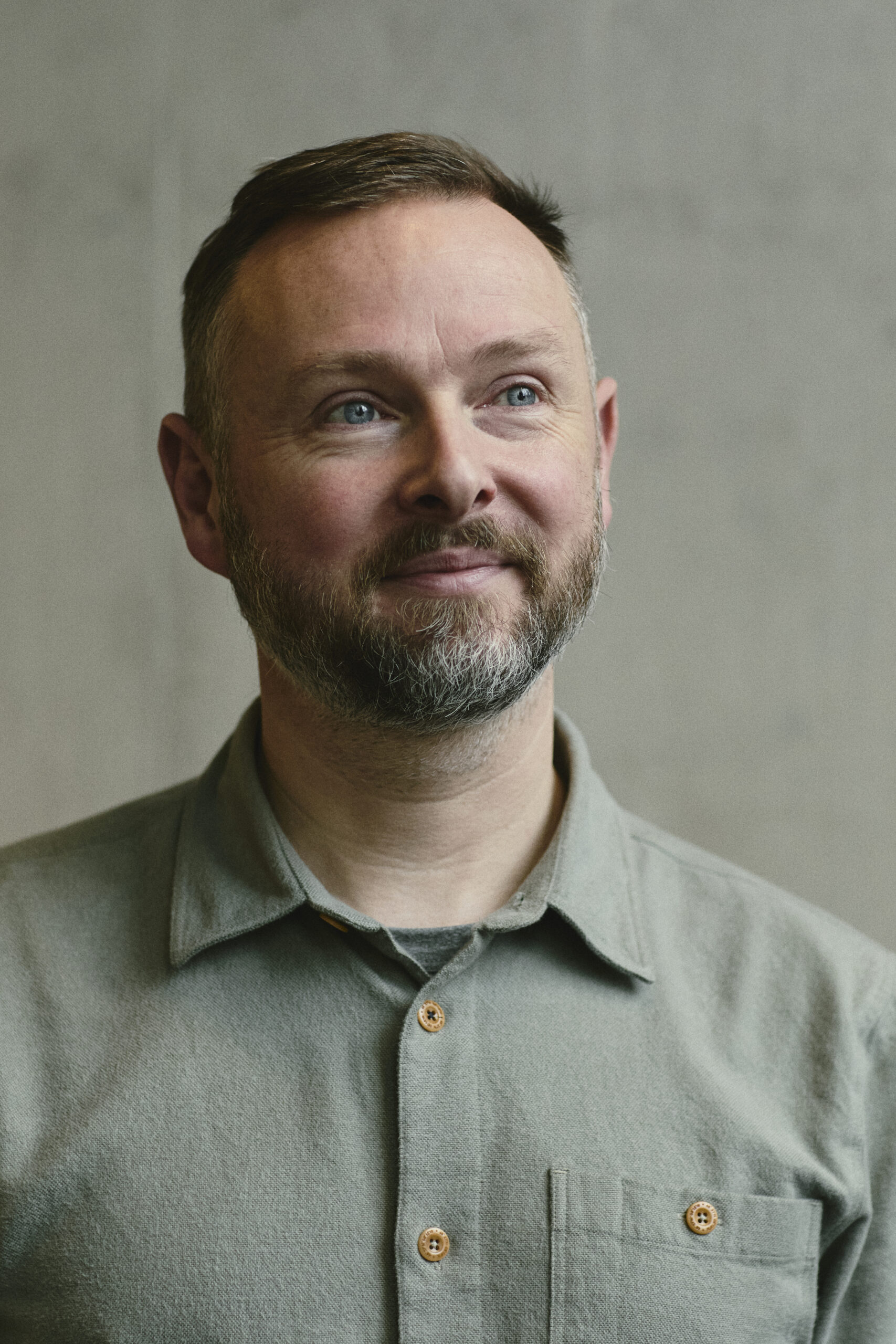 Portrait photo of Alasdair Ben Dixon