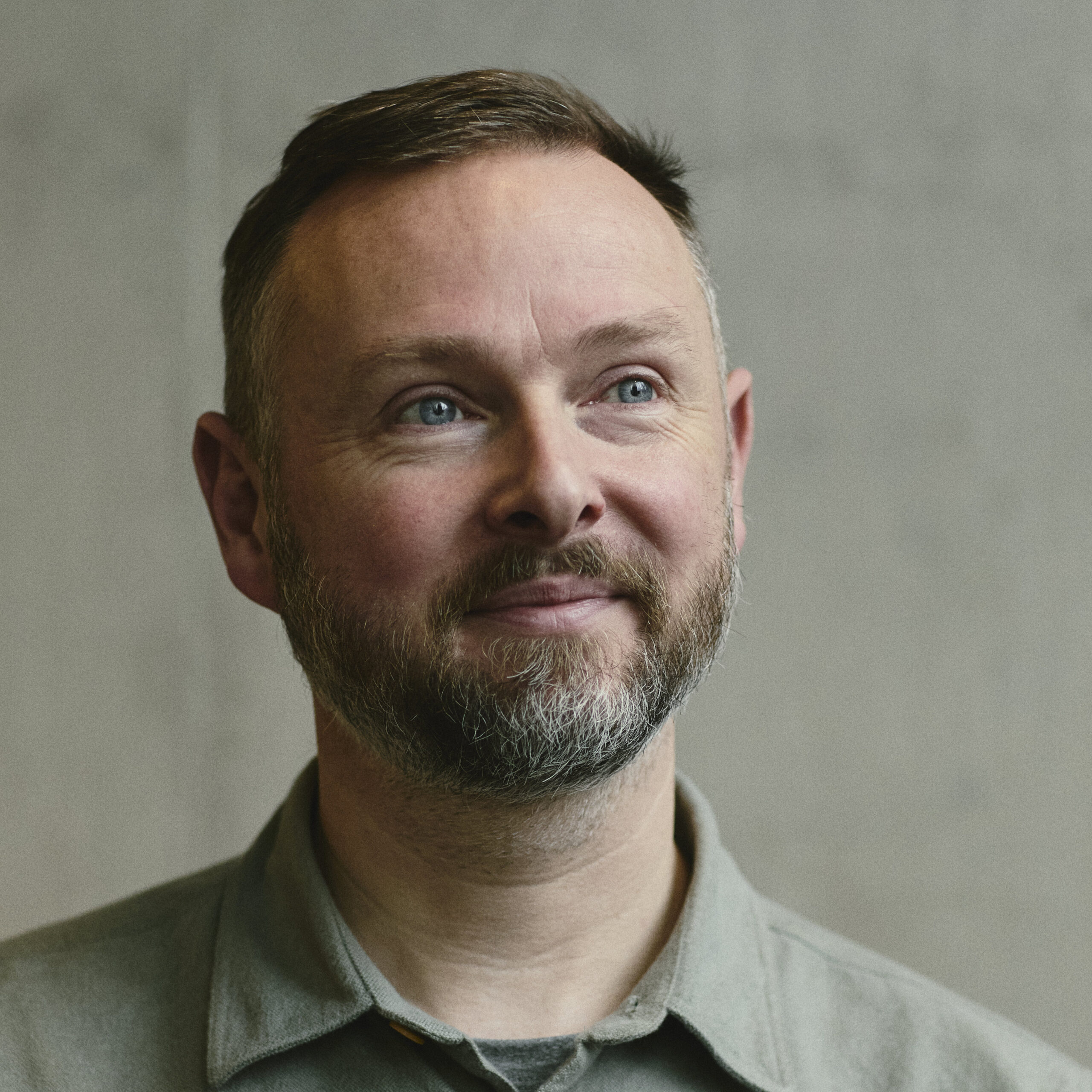 Portait photoof Alasdair Ben Dixon